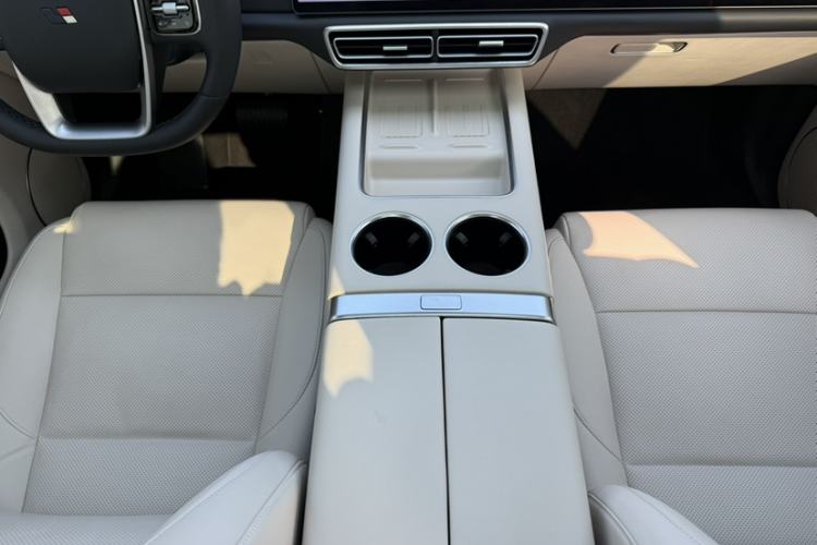 Used Li Auto L8 2024 Ultra Model Interior 4