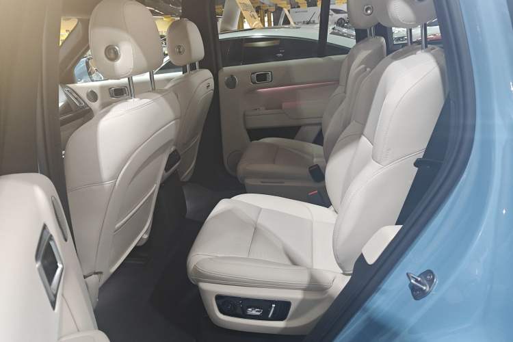 Used Li Auto L8 2024 Ultra Model Interior 4