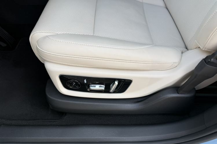 Used Li Auto L8 2024 Ultra Model Interior 7