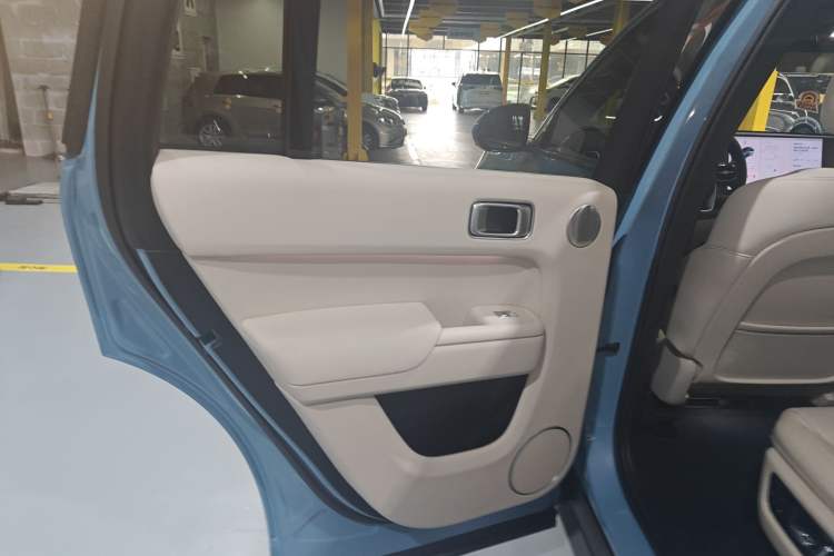 Used Li Auto L8 2024 Ultra Model Interior 8