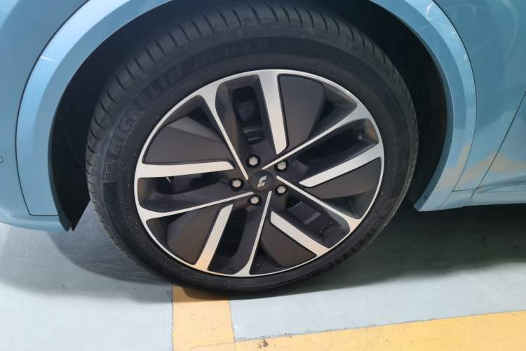 Used Li Auto L8 2024 Ultra Model Left Front Wheel Hub