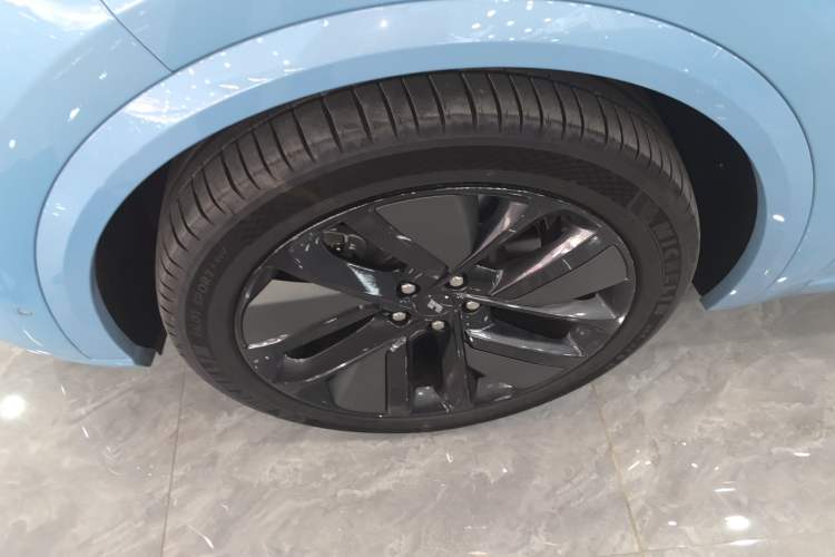 Used Li Auto L8 2024 Ultra Model Left Front Wheel Hub