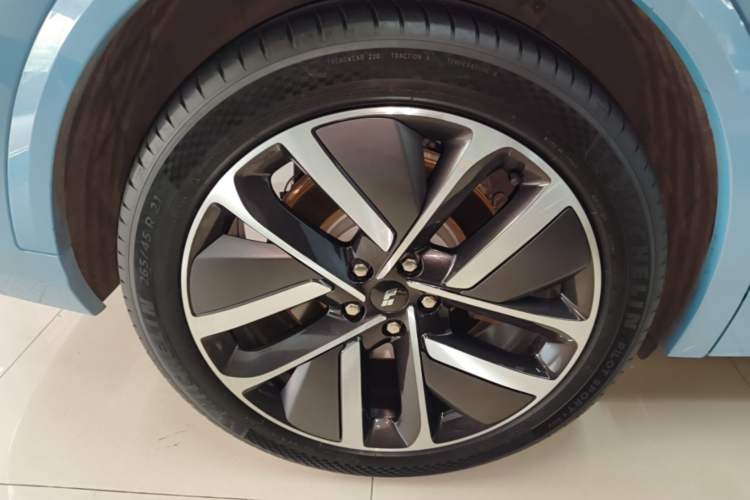 Used Li Auto L8 2024 Ultra Model Right Rear Wheel Hub