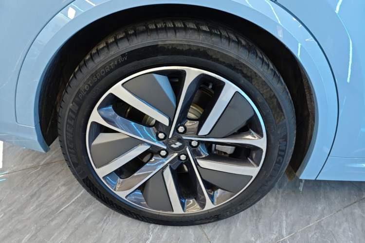 Used Li Auto L8 2024 Ultra Model Right Rear Wheel Hub