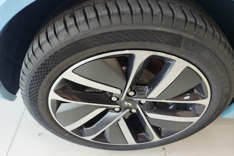 Used Li Auto L8 2024 Ultra Model Right Rear Wheel Hub