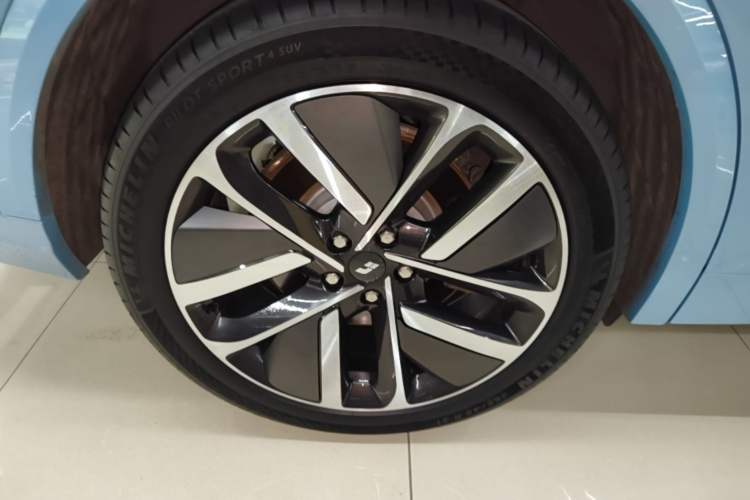 Used Li Auto L8 2024 Ultra Model Right Rear Wheel Hub