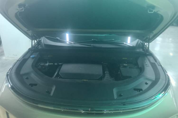Used Li Auto L8 2024 Max Engine Bay