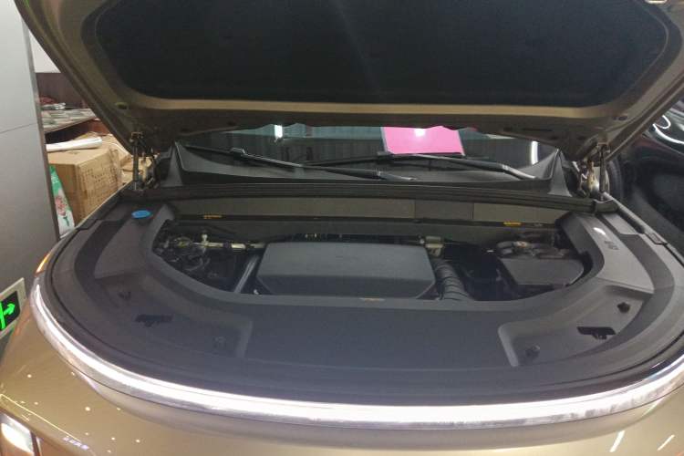 Used Li Auto L8 2024 Ultra Model Engine Bay
