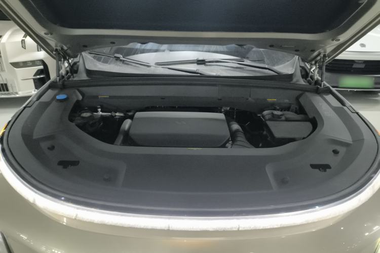 Used Li Auto L8 2024 Pro Model Engine Bay