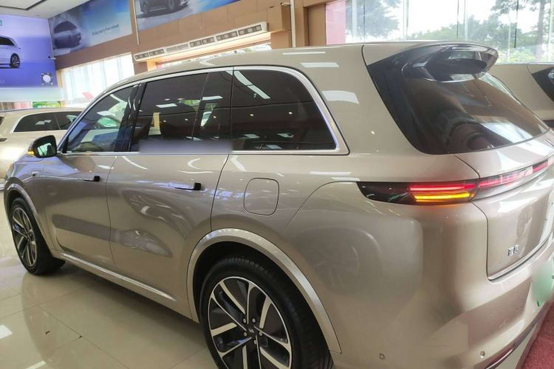 Used Li Auto L8 2024 Ultra Model Exterior 3