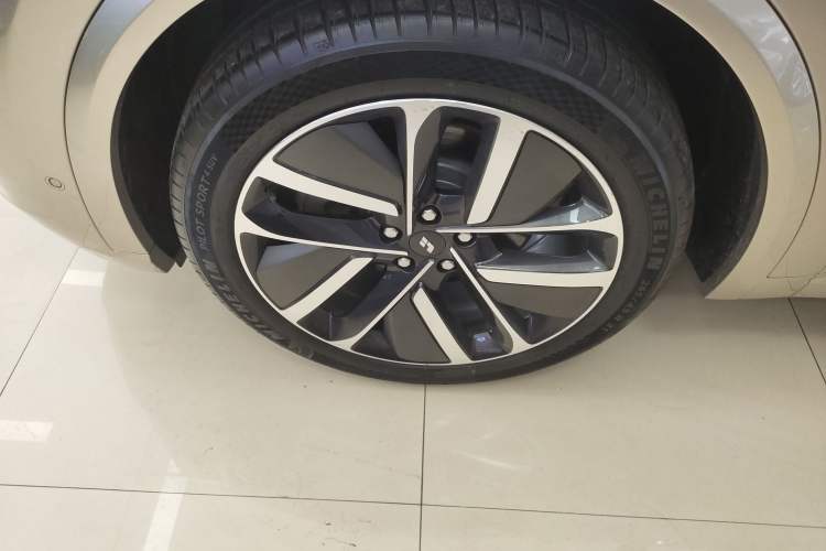 Used Li Auto L8 2024 Ultra Model Exterior 7