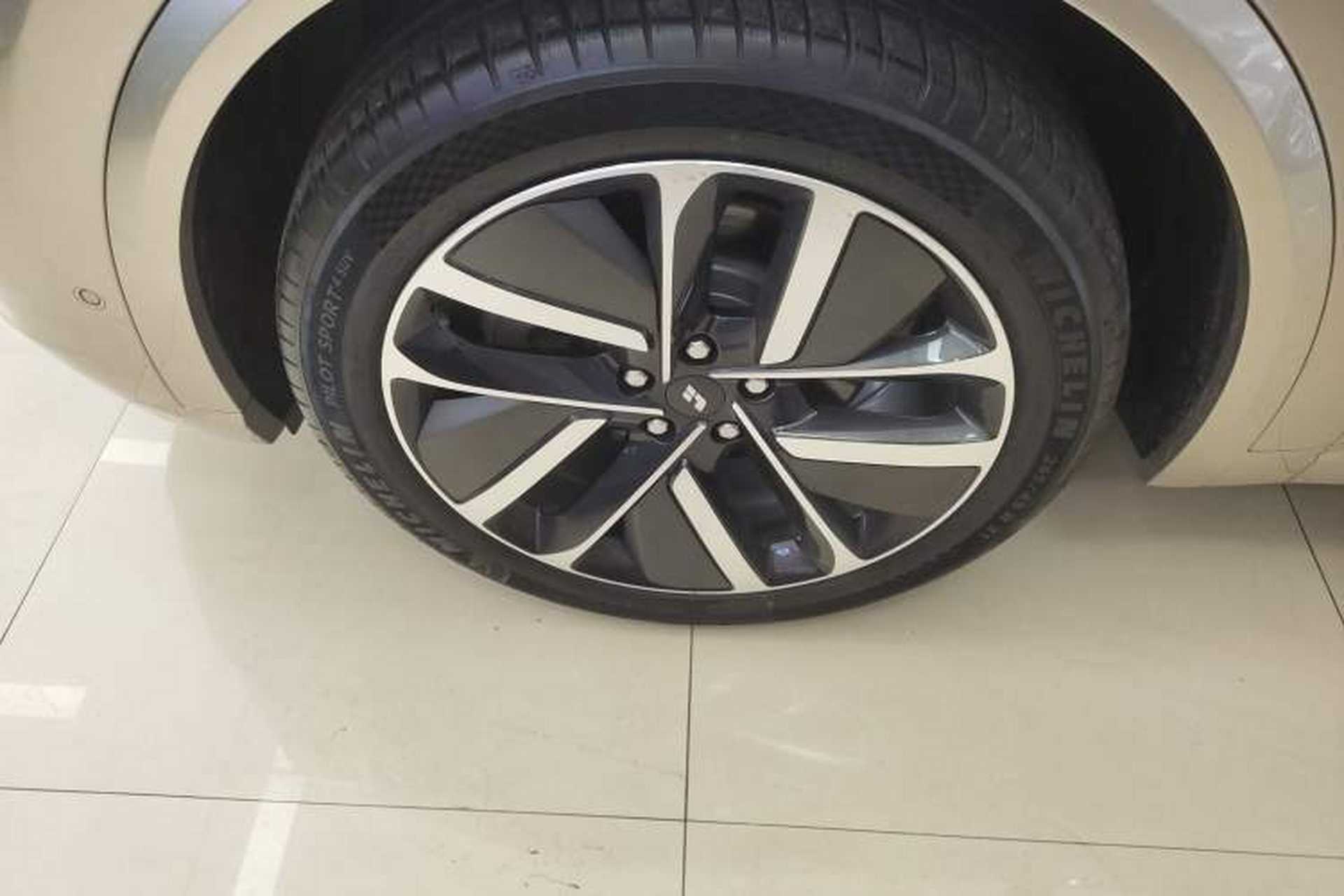 Used Li Auto L8 2024 Ultra Model Exterior 7