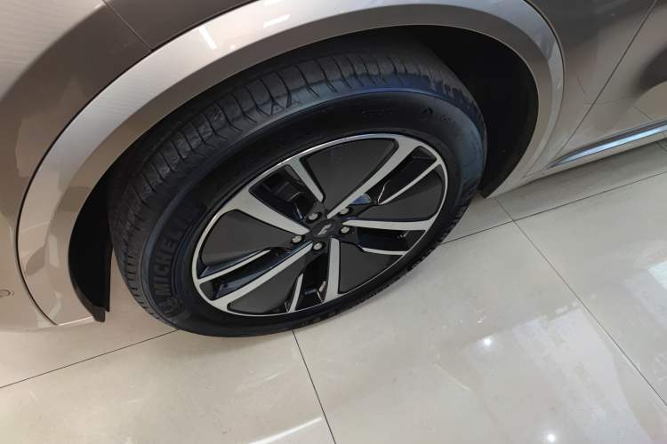 Used Li Auto L8 2024 Pro Model Exterior 7