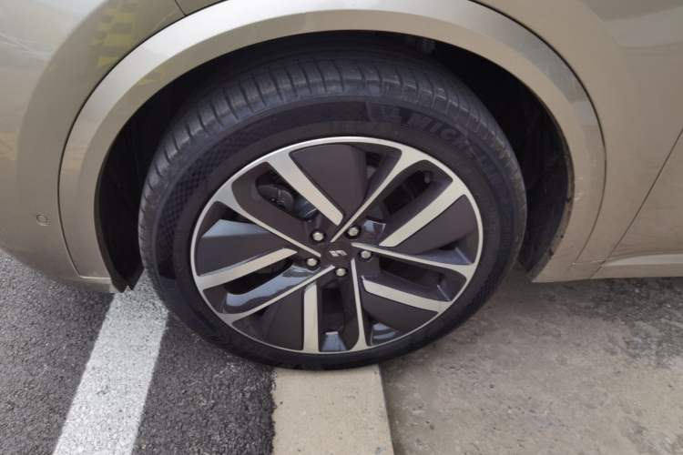 Used Li Auto L8 2024 Ultra Model Exterior 7