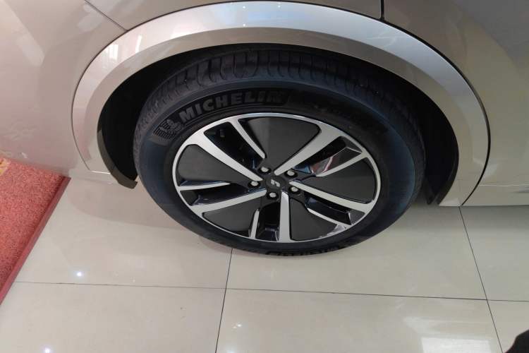 Used Li Auto L8 2024 Max Exterior 8