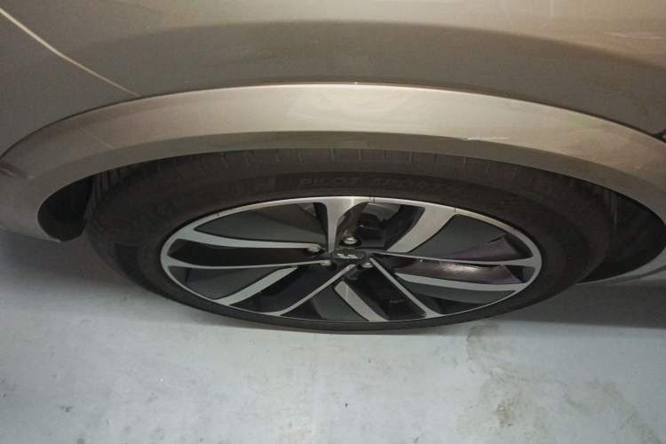Used Li Auto L8 2024 Ultra Model Exterior 8