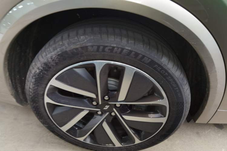 Used Li Auto L8 2024 Ultra Model Exterior 8
