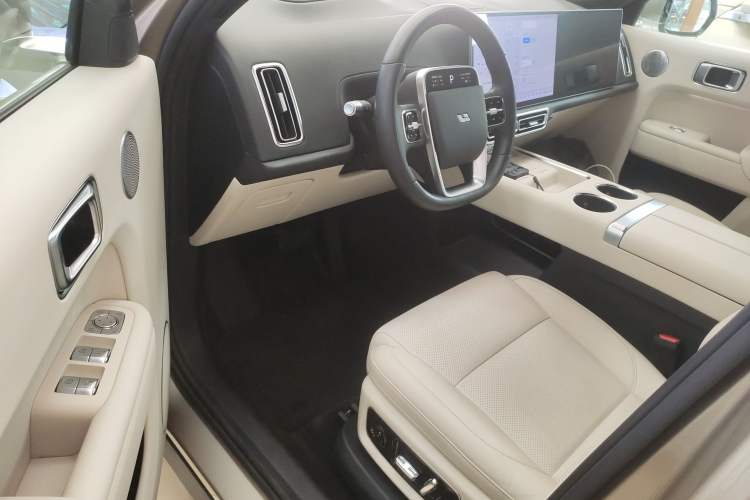Used Li Auto L8 2024 Ultra Model Interior 3