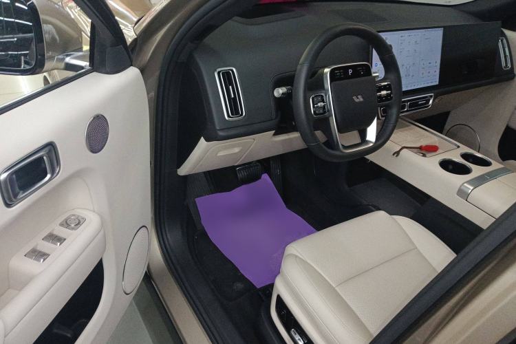 Used Li Auto L8 2024 Ultra Model Interior 3