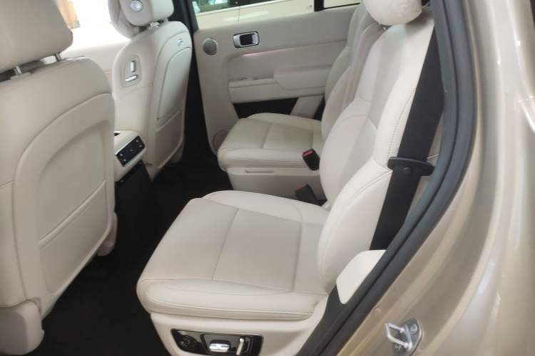 Used Li Auto L8 2024 Ultra Model Interior 4