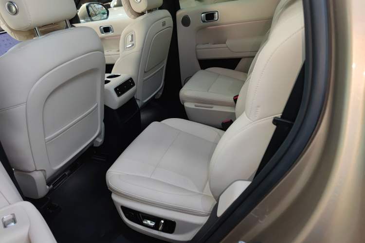 Used Li Auto L8 2024 Pro Model Interior 4