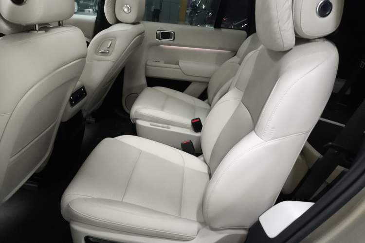 Used Li Auto L8 2024 Pro Model Interior 4