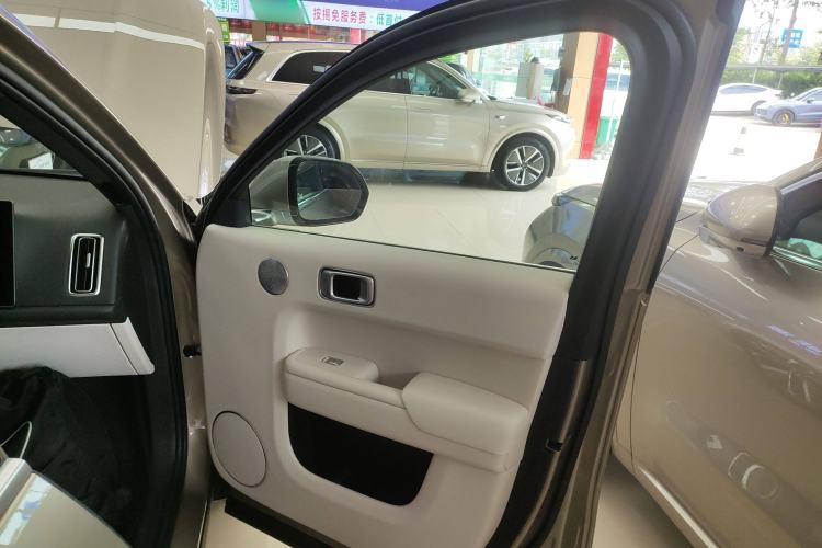 Used Li Auto L8 2024 Ultra Model Interior 5