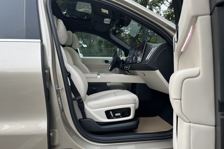 Used Li Auto L8 2024 Max Interior 6