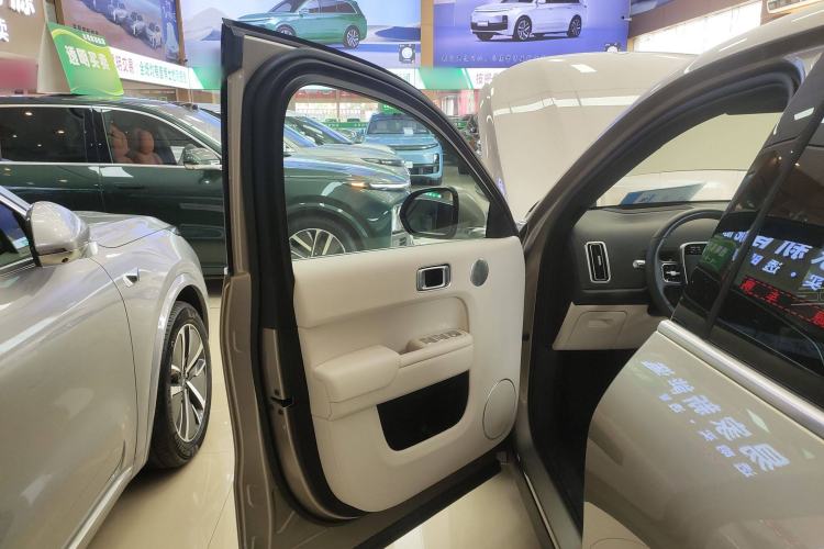 Used Li Auto L8 2024 Ultra Model Interior 7