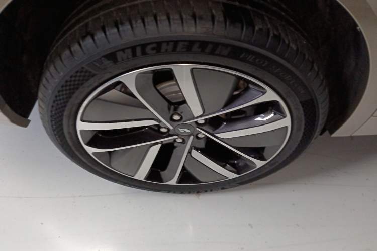 Used Li Auto L8 2024 Ultra Model Right Rear Wheel Hub