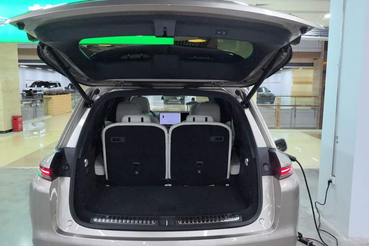 Used Li Auto L8 2024 Max Trunk