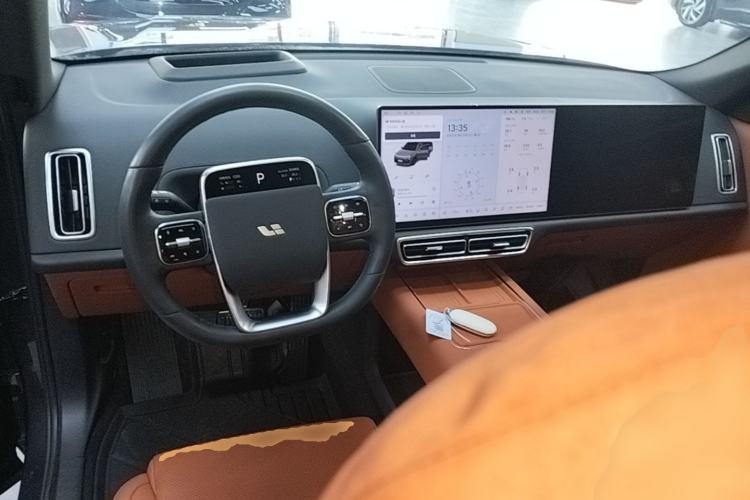Used Li Auto L8 2024 Pro Model Center Console