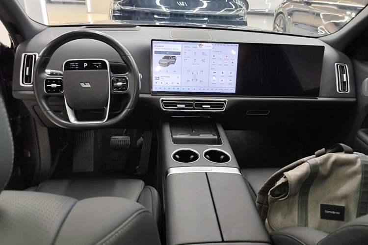 Used Li Auto L8 2024 Pro Model Center Console