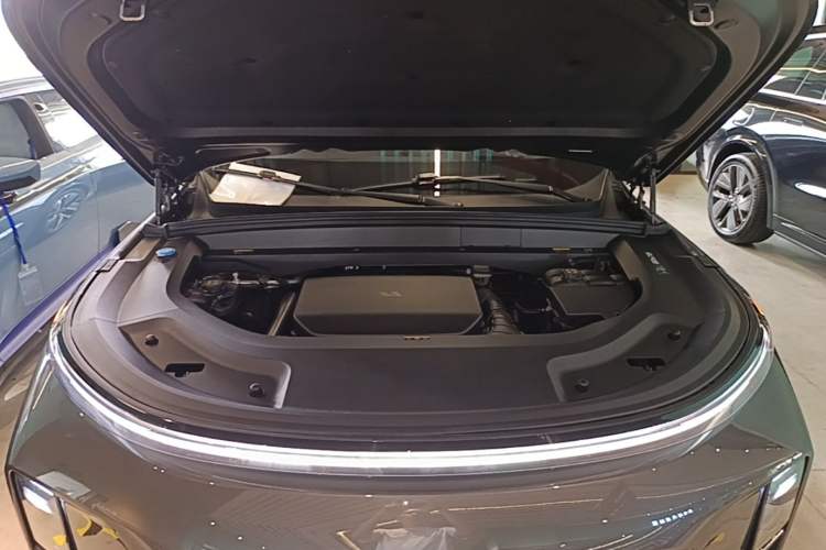 Used Li Auto L8 2024 Max Engine Bay