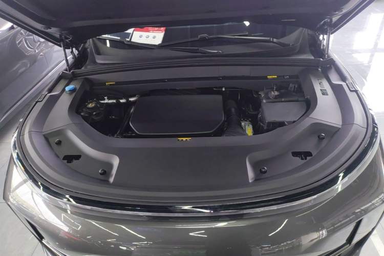 Used Li Auto L8 2024 Pro Model Engine Bay