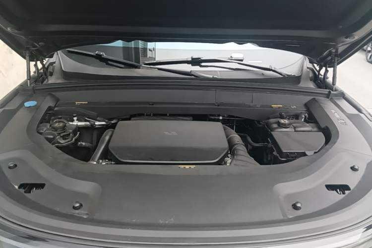 Used Li Auto L8 2024 Pro Model Engine Bay