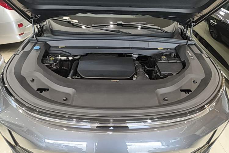 Used Li Auto L8 2024 Max Engine Bay