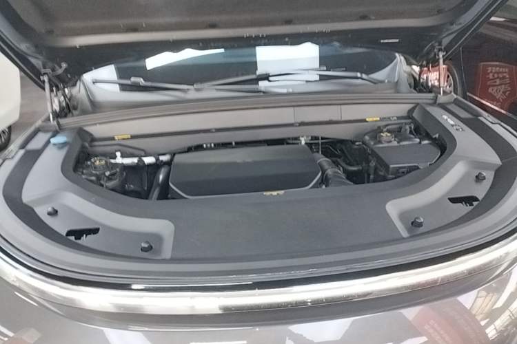 Used Li Auto L8 2024 Pro Model Engine Bay