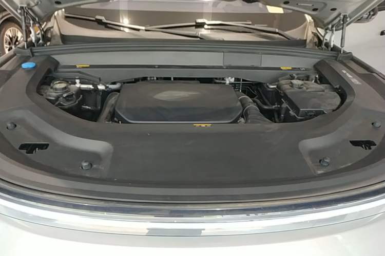 Used Li Auto L8 2024 Pro Model Engine Bay