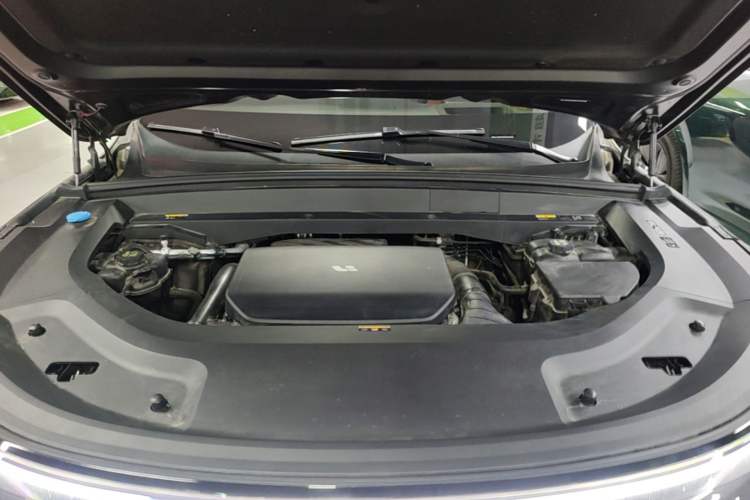Used Li Auto L8 2024 Pro Model Engine Bay