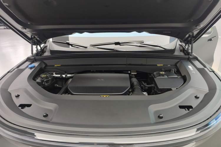 Used Li Auto L8 2024 Max Engine Bay
