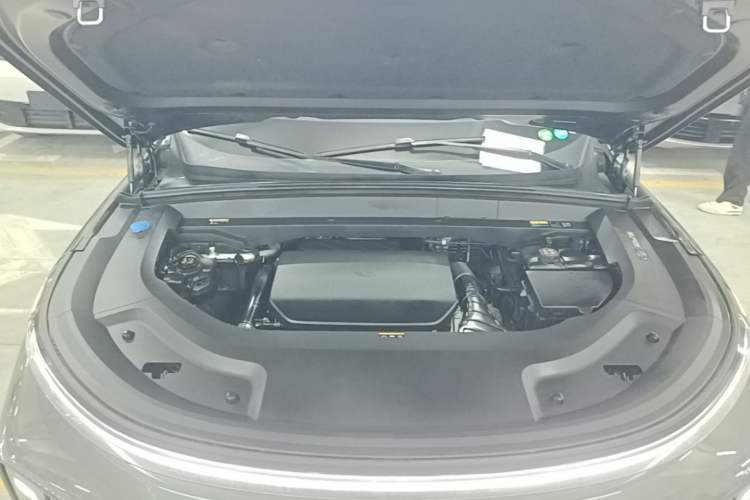 Used Li Auto L8 2024 Pro Model Engine Bay