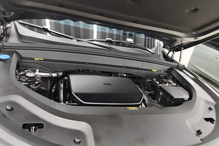 Used Li Auto L8 2024 Pro Model Engine Bay