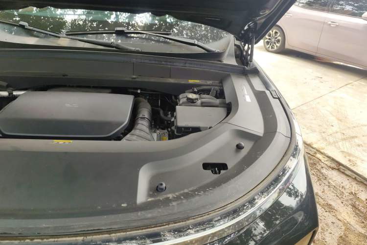 Used Li Auto L8 2024 Pro Model Engine Bay Left