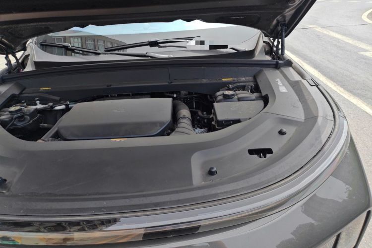 Used Li Auto L8 2024 Pro Model Engine Bay Left