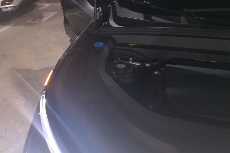 Used Li Auto L8 2024 Ultra Model Engine Bay Right