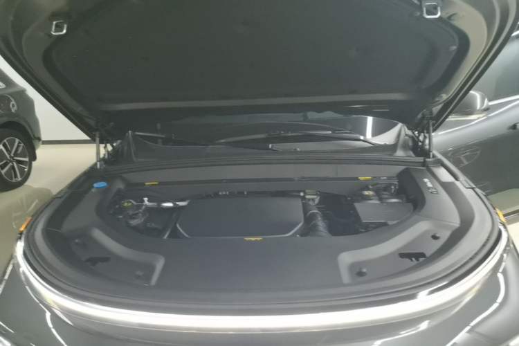 Used Li Auto L8 2024 Max Engine Bay