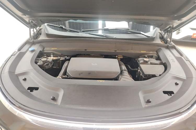 Used Li Auto L8 2024 Max Engine Bay
