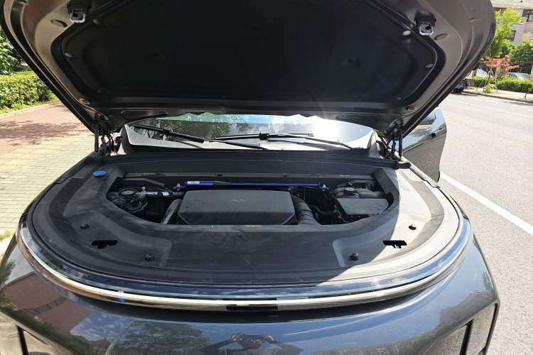 Used Li Auto L8 2024 Pro Model Engine Bay