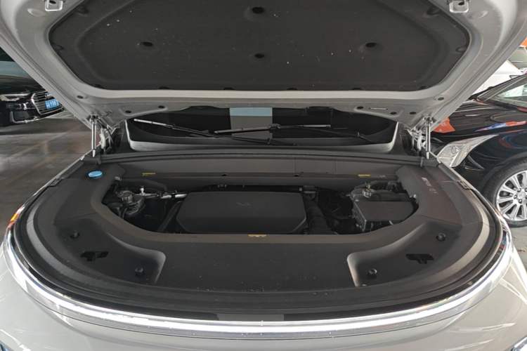 Used Li Auto L8 2024 Ultra Model Engine Bay